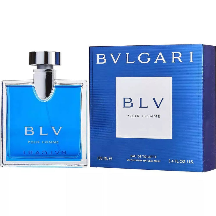 blaue-Verpackung-mit-dem-Bvlgari-Schriftzugund-blauem.Flakon-mit-silbernem-Deckel
